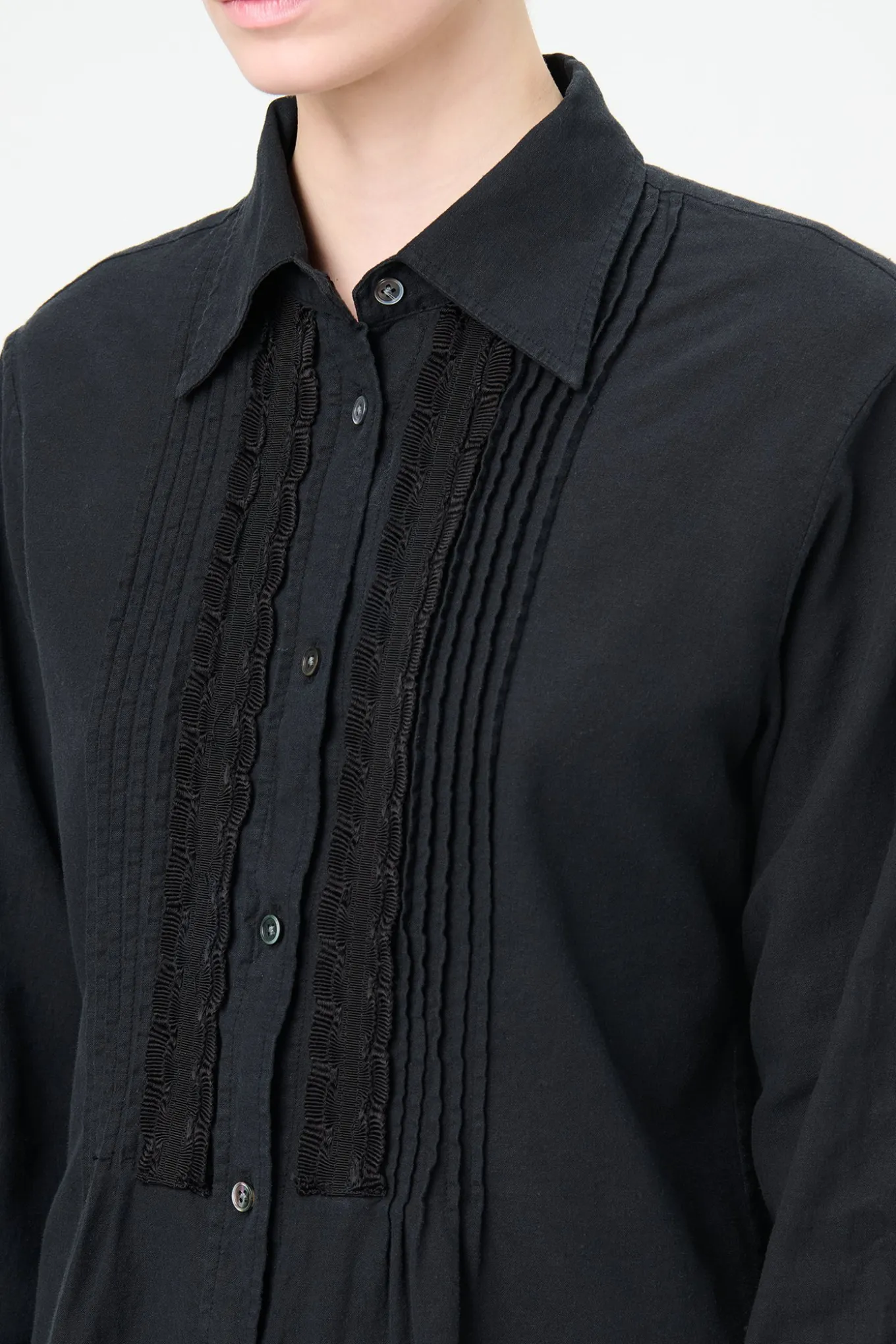 Pleated Black Kitchen Weave